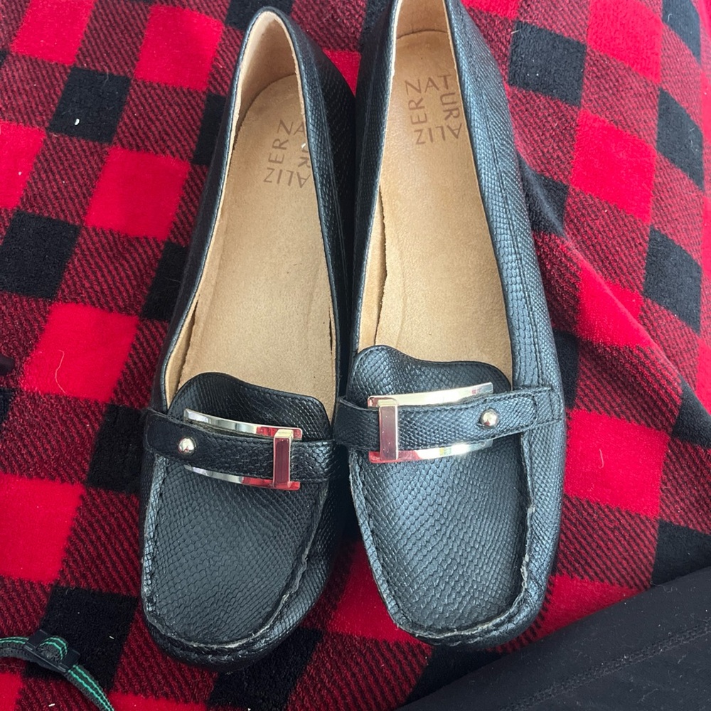 Naturalizer Textured Black Loafers